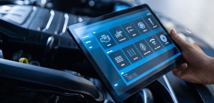 Diagnoză electronică BYD pe tabletă, la un vehicul în service